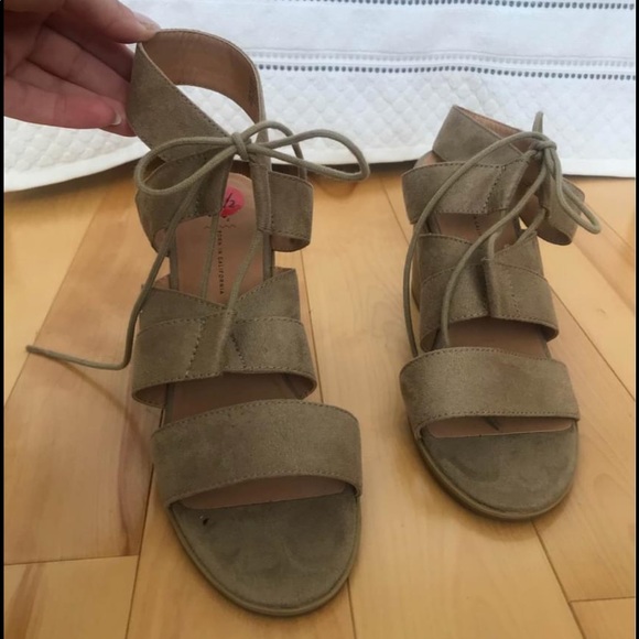 Laced up heels - Picture 3 of 4